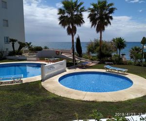 Apartamento en urbanización Algaida en primera línea de playa Mijas Costa Spain