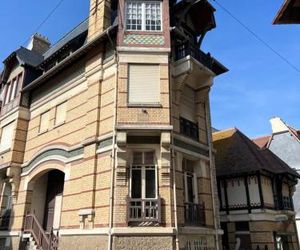 LES GRANDS DUCS 1 Trouville-sur-Mer France