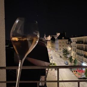 NearBy Hotel