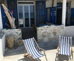 LE CABANON BLEU SUR LA PLAGE Marseille France