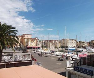 Studio sur le port, climatisation, wifi, piscine. Gruissan France