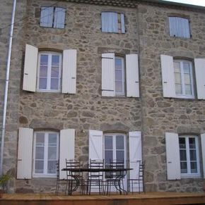 NearBy Hotel