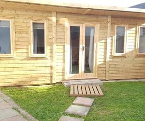 Urban Log Cabin near zone 2 tube Ealing United Kingdom