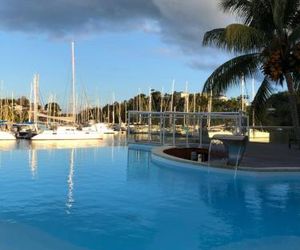 superbe villa au bord de la mer, piscine, ponton privé GOSIER Guadeloupe