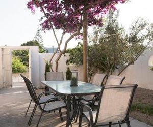 E & E Kamari Greece