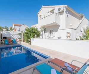 Family friendly apartments with a swimming pool Supetar (Brac) - 16774 Supetar Croatia