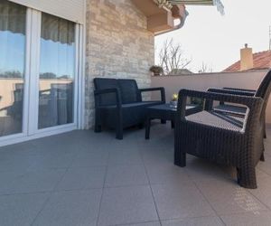 Beautiful apartment Mia, just few minutes from sandy beach Privlaka Croatia