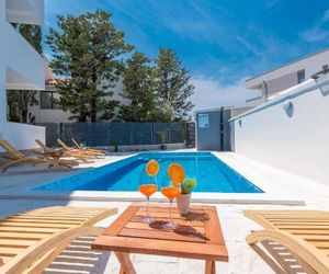 Villa Star 1 a centrally located ap. with a pool Novaglia Croatia