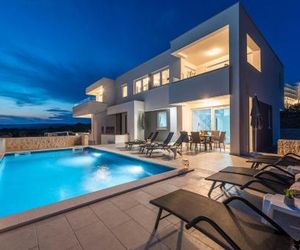 Villa Adria 4 luxury apartment with a pool Novaglia Croatia