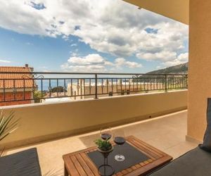 Three-Bedroom Apartment in Makarska Veliko Brdo Croatia