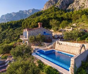 ctma154/ Renovated stone villa with private pool in Makarska, 4 + 1 persons, perfect for nature lovers Makarska Croatia