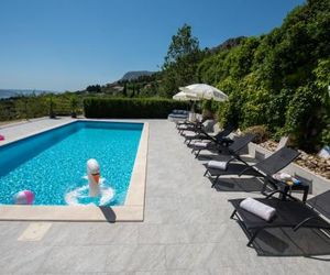Holiday House App Grace with pool and view in Klis Klis Croatia