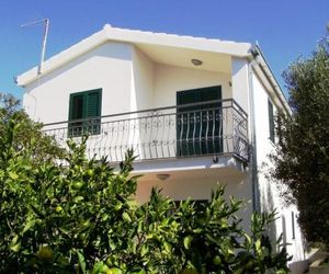 Apartments with a parking space Maslinica (Solta) - 17314 Grhhote Croatia
