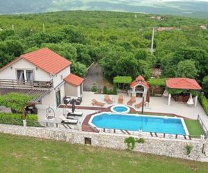Three-Bedroom Holiday Home in Grab Trilj Croatia
