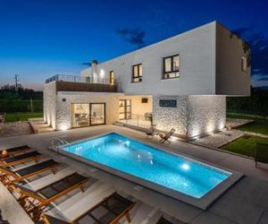 Modern Villa M30 with private pool, 3 en-suite bedrooms Ugljane Croatia