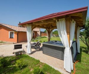 Cozy Holiday Home in Vodnjan with Jacuzzi Maric Croatia