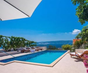Villa Dasianda - only 90 m from the beach, private 30msq heated pool Tice Croatia