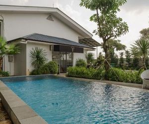 RedDoorz Plus near Exit Toll Puncak 2 Bogor Indonesia