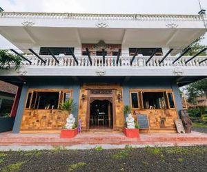 Chakra Backpacker Hostel & Vegetarian Bistro Munduk Indonesia