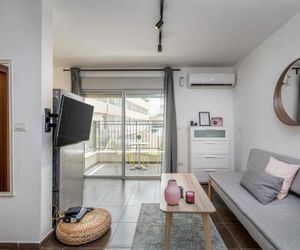 Lovely ONE Bedroom near Bograshov beach Tel Aviv Israel