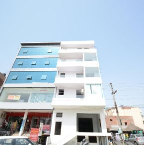 NearBy Hotel