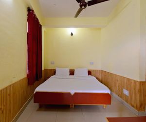 SPOT ON 37881 Seri Minar Homestay Kulu India