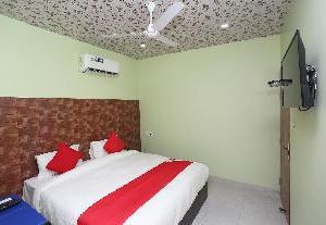 OYO 33500 Hotel Cross Road Faridabad India