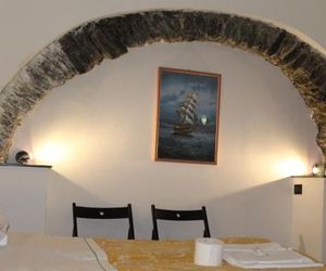 enrica barrani room Vernazza Italy