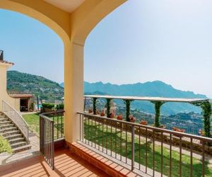 Appartamento Anna in Villa per 2/4 persone con piscina, parcheggio privato e WIFI Scala Italy