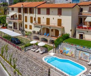Appartamento Emma in Villa per 2/4 persone con piscina, parcheggio privato e WIFI Scala Italy