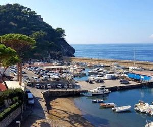 Relais del mare con terrazza fronte mare Massa Lubrense Italy