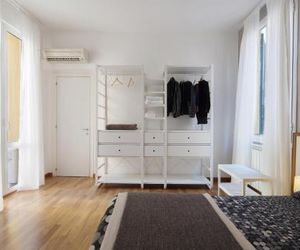 La Spezia 5 Terre - casaVenezia5 Wide modern apartment walking distance to the station - Big terrace on the roofs La Spezia Italy
