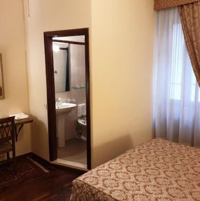 NearBy Hotel