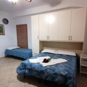 NearBy Hotel