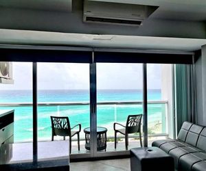 Cancun, Ocean View, Beautiful Aparment, Heart of the Hotel Zone Cancun Mexico