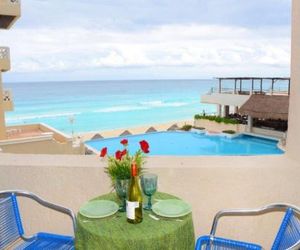 Ocean Front Suite, balcony, kitchen. Cancun Mexico