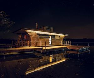 Domek na Wodzie Houseboat Slesin Poland