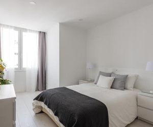 Light-Filled Apt, w/ Free Pick-Up By TimeCooler Ajuda Portugal