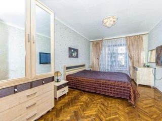Двухкомнатная квартира в центре.