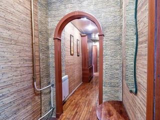 Двухкомнатная квартира в центре.
