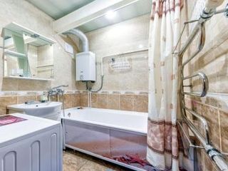 Двухкомнатная квартира в центре.