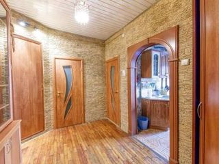 Двухкомнатная квартира в центре.