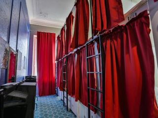 Capsule Hotel de Lux ApraxInn