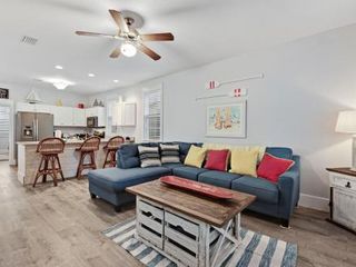 Фото отеля 3 Bed 4 Bath Vacation home in Barefoot Cottages - Port St. Joe