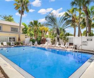 Waves 17, 1 Bedroom, Sleeps 4, Pool View, Heated Pool, BBQ, WiFi St. Pete Beach United States