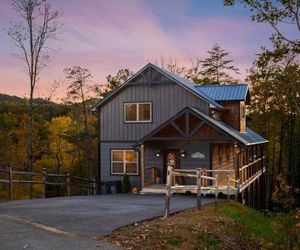 All Decked Out Cabin Cove Creek Cascades United States