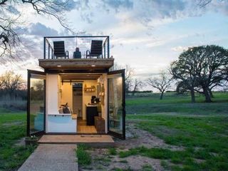 Hotel pic Elegant Container Home Tiny House#1 Near Magnolia