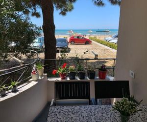 Beach apartment Ridi, Ground floor at the Seafront Durres Albania