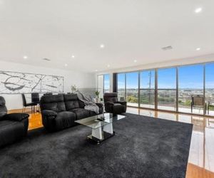 BENGALEE EXECUTIVE TOWNHOUSE- MODERN & STYLISH Mount Gambier Australia