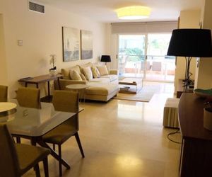 luxury modern apartment with terrace, pool and garage! Guadalmina Spain